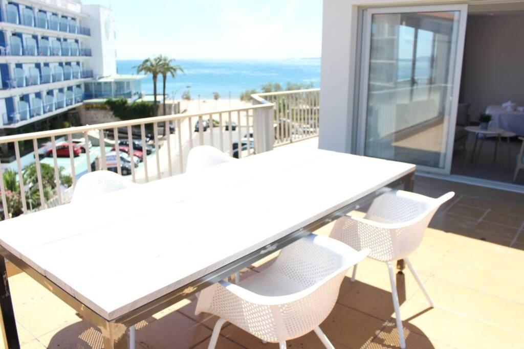 Beautiful Loft, Huge Sunny Terrace, View Over The Beach And Sea Roses Exterior foto