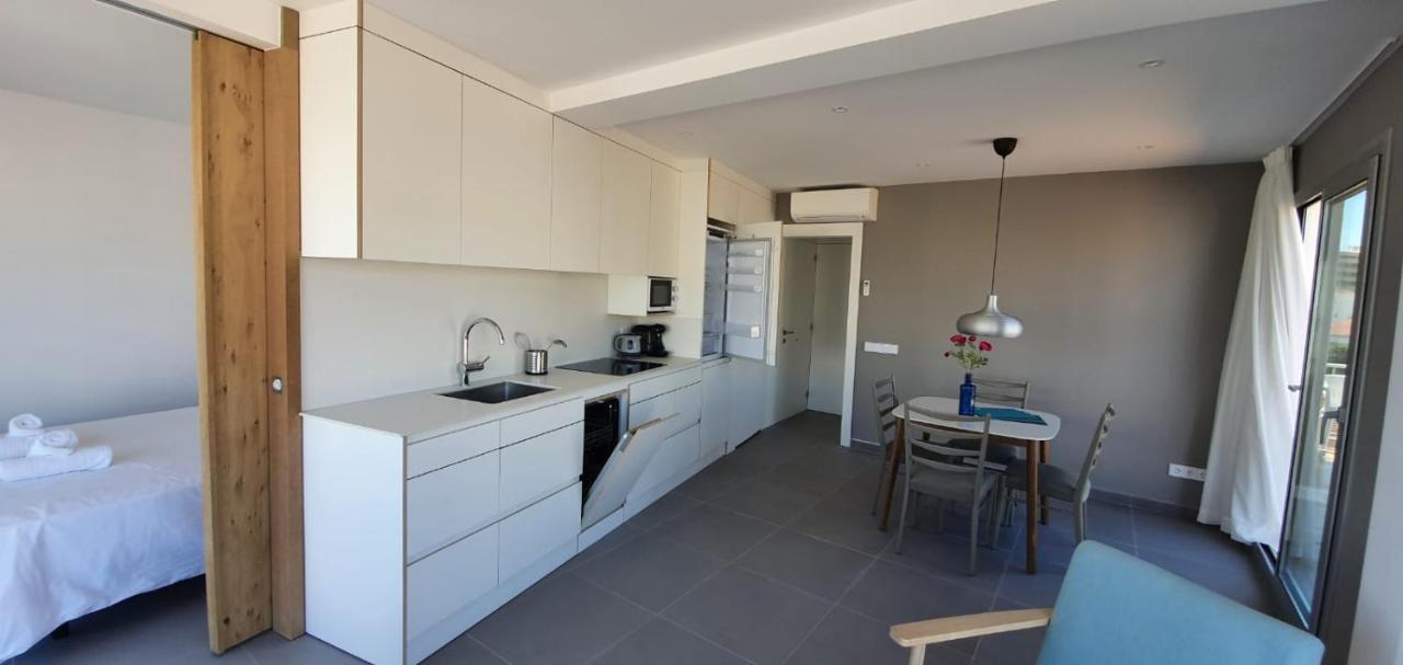 Beautiful Loft, Huge Sunny Terrace, View Over The Beach And Sea Roses Exterior foto