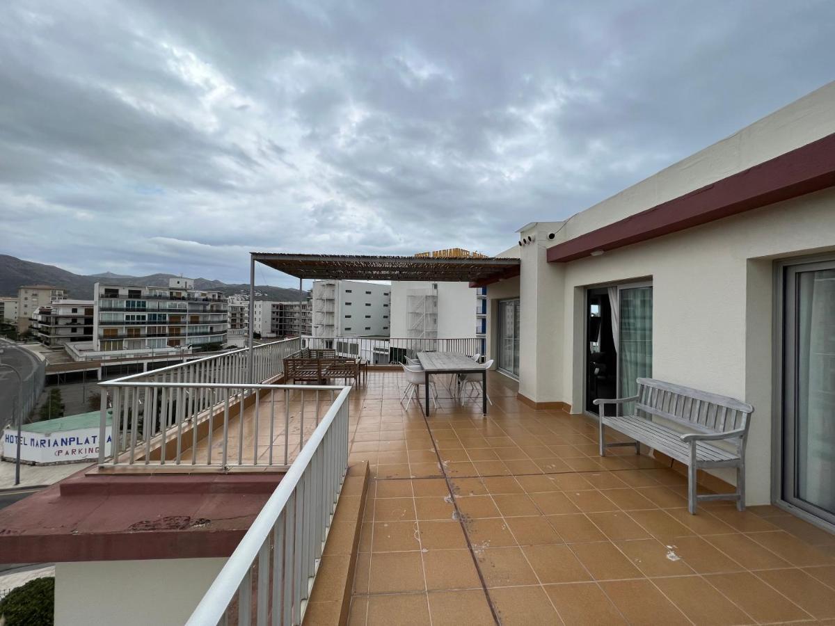Beautiful Loft, Huge Sunny Terrace, View Over The Beach And Sea Roses Exterior foto